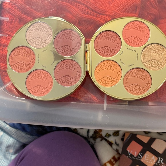 Tarte Vibrant Pink and Gold Compact - Picture 3 of 6